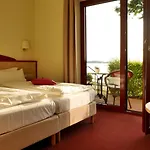 Seehotel Weit Отель Варен